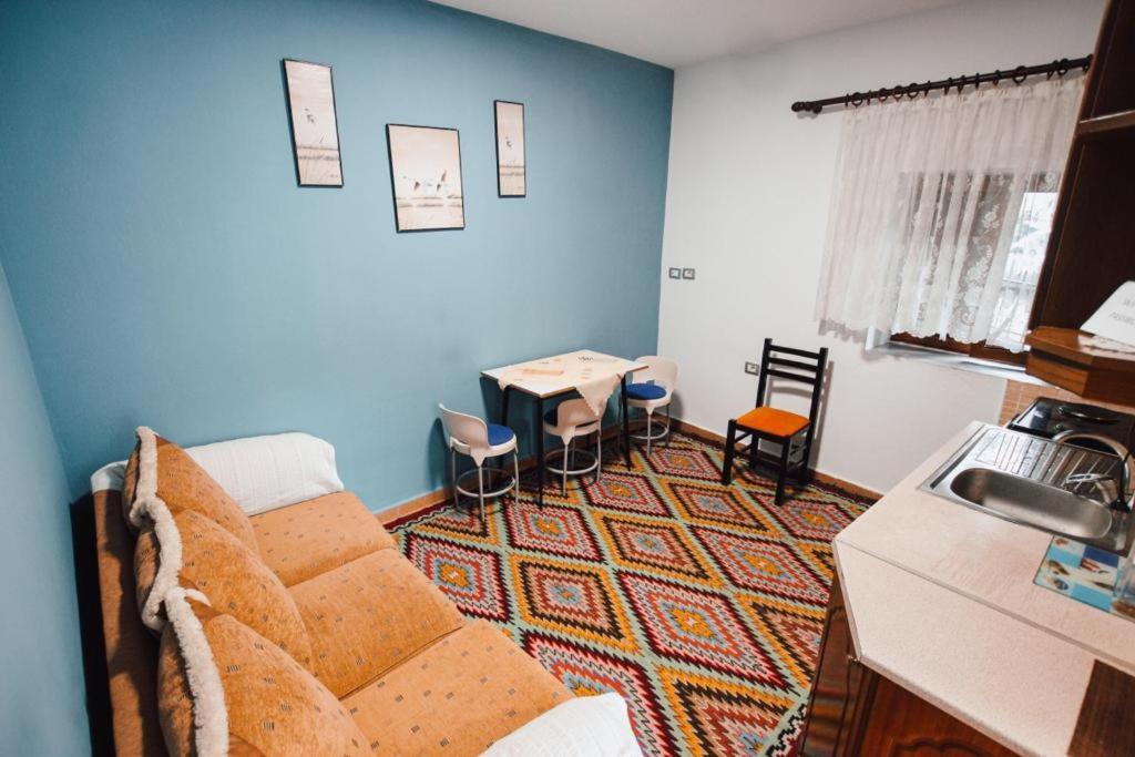 Bb Apartament Daire Gjirokastër Dış mekan fotoğraf